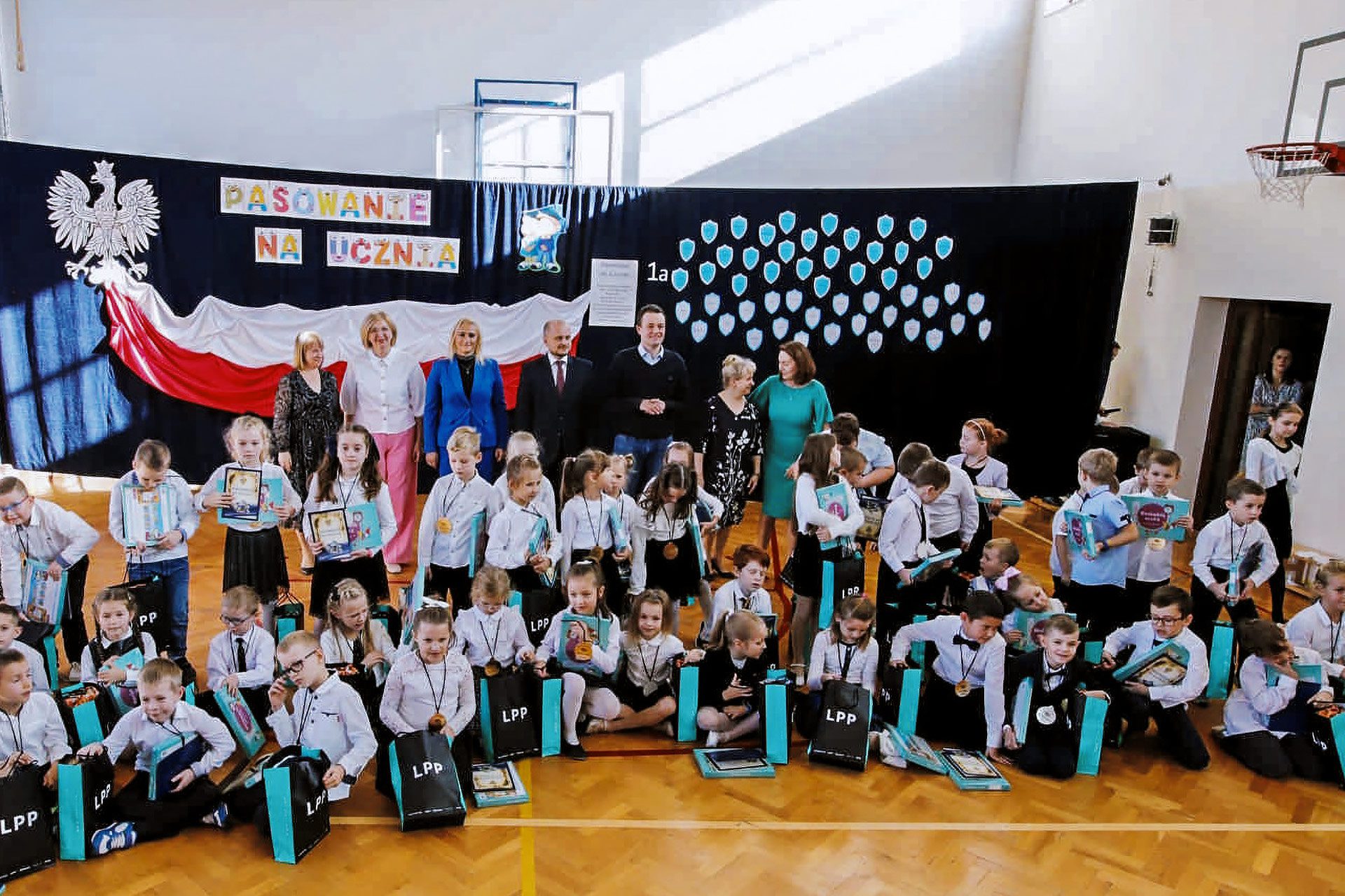 Zdjęcie grupowe uczniów 1 klasy z gminy Trzebowisko